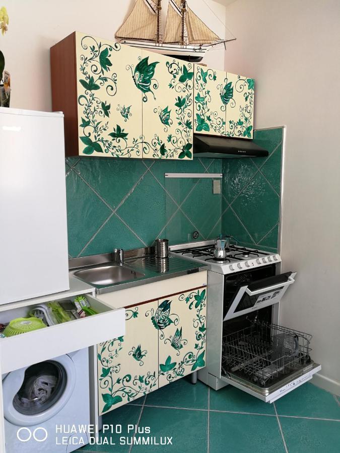 Small Wonder Tiny Town House * Amalfi