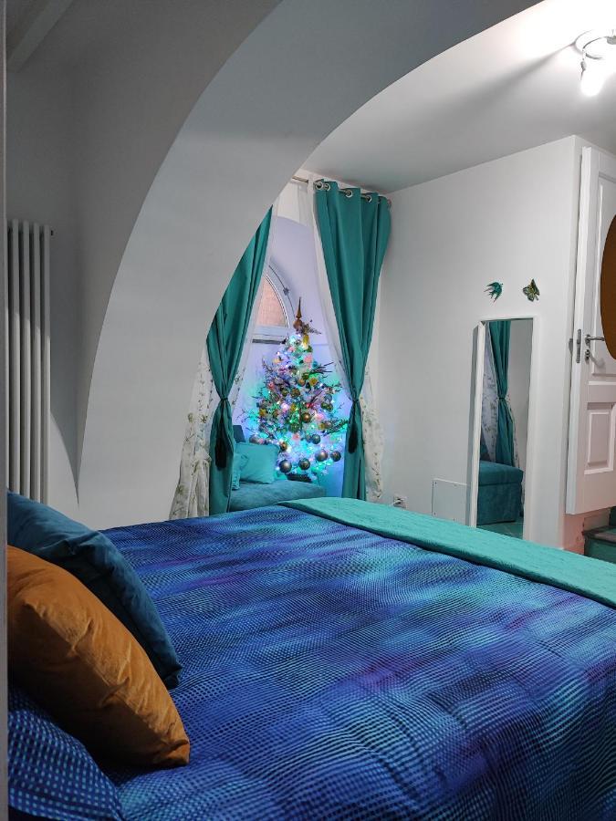 Small Wonder Tiny Town House * Amalfi